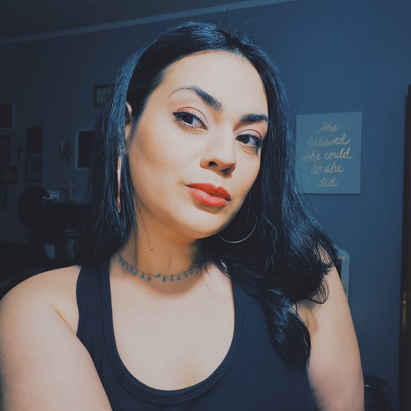 Meet your Posher, Tabitha - Picture 1 of 1